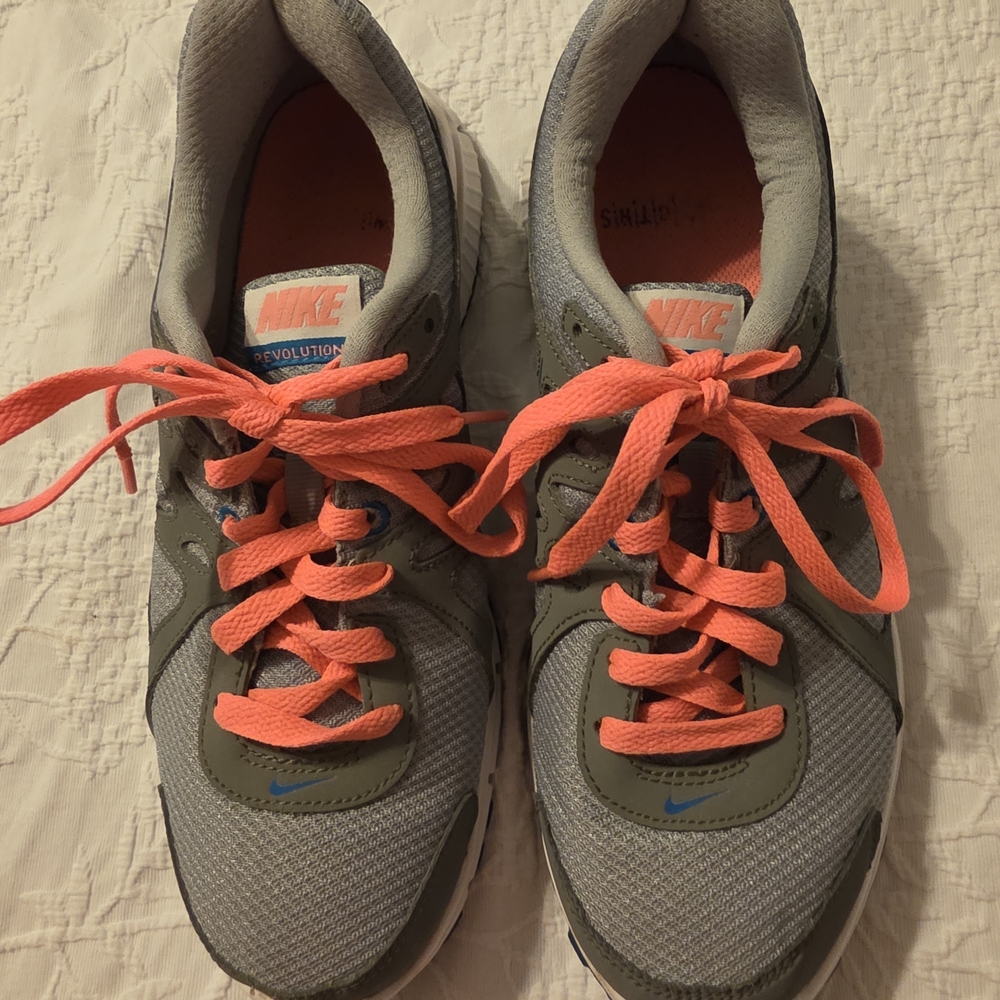 Nike Women's Gray and Pink Running Shoes